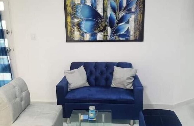 New Apt with AC, Smart TV, Washer, FAST Wifi 200mb
