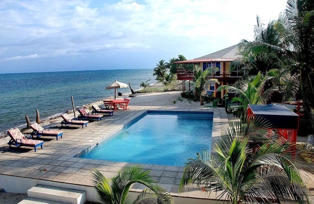 Nautical Inn 1-Spacious Bungalow on the Beach-Pool