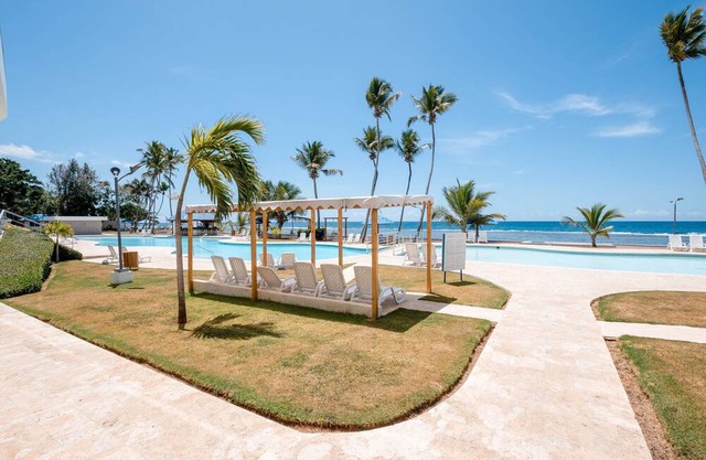 Escape To Paradise Beachfront 2br beach