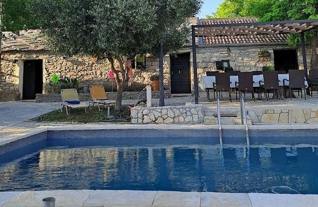 Family friendly house with a swimming pool Benkovac, Zagora (K-21720)