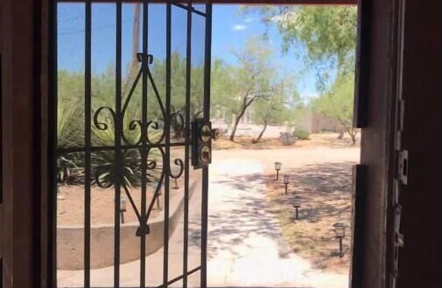 1900s Miner's cabin behind Tombstone Brewery