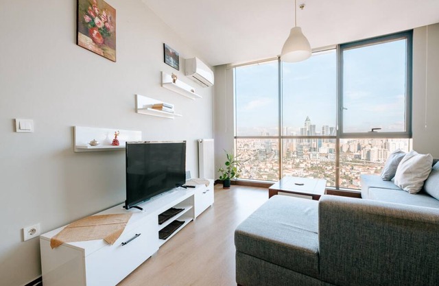 Charming Residence with City View 4 min to Optimum