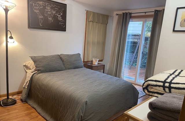 Su casita en Eugene, único y a gusto para familias y mascotas