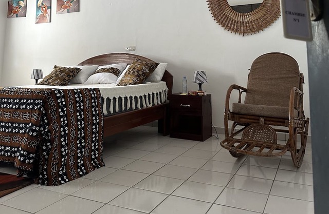 Villa Charmante Avec 3 Chambres et Salles de Bains Privées au Centre D'abidjan !