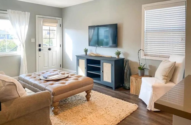 Remodeled Luxury Culver City Getaway, Parking, Washer/Dryer