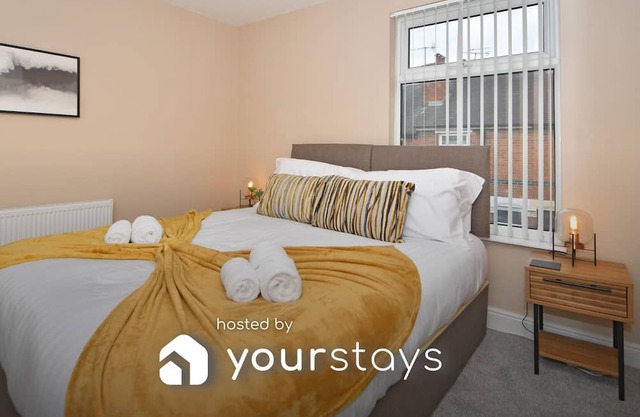 Mocha House: 2 Bedroom Sunny Vibes Retreat in Stoke!