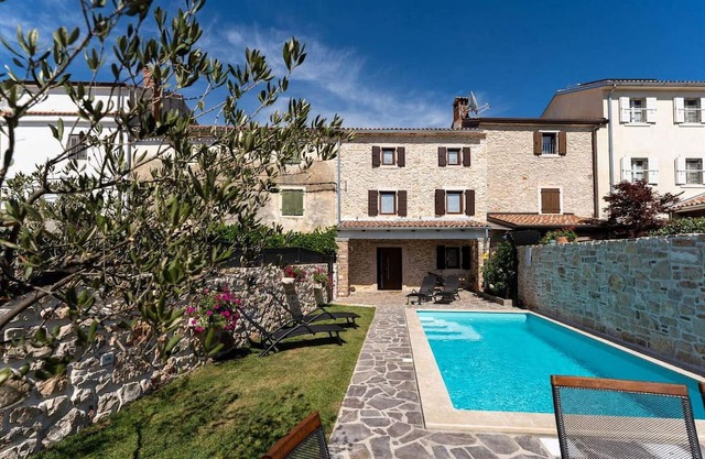 Villa Stonehouse is a nice rustic terraced house only 3,5 km from the sea and the town Umag.