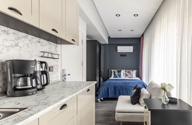 Central Studio 4 min to Bomontiada, 10 min to City