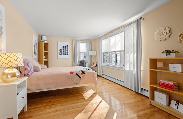 "Charming Retreat: Home Away from Home in one of New England's Oldest Towns"