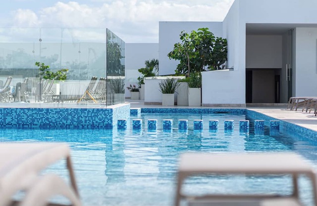 Luxury Beach Condo with 4 Rooftop Pools, huge Gym, Bar, Restaurant, kids club & Spa