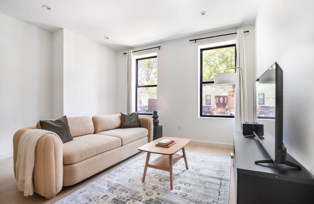 Blueground | Greenpoint, terrace, nr McCarren Park