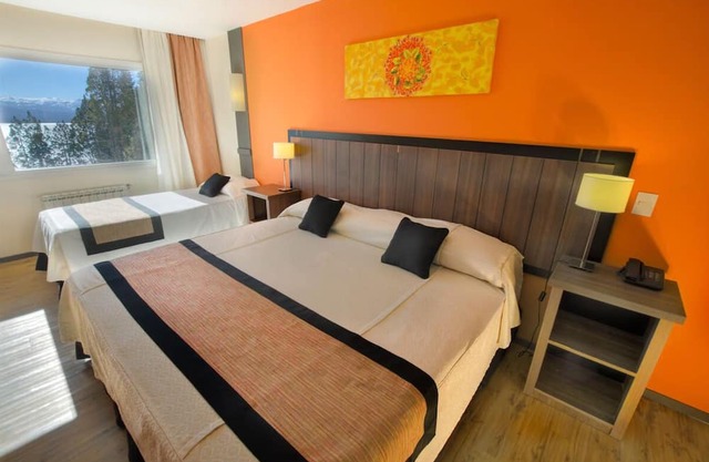 Scenic Room, Near Downtown & Lakefront Adventures with Wellness Area and Hot Tub