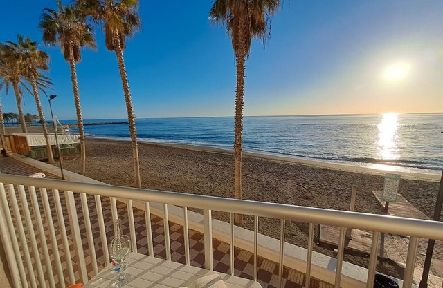 Apartment 'Frente Al Mar Y A Pie De Playa' with Balcony, Wi-Fi and Air Conditioning