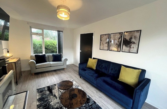 Modern 3-Bed | Home Near QA Hospital | Sleeps 7