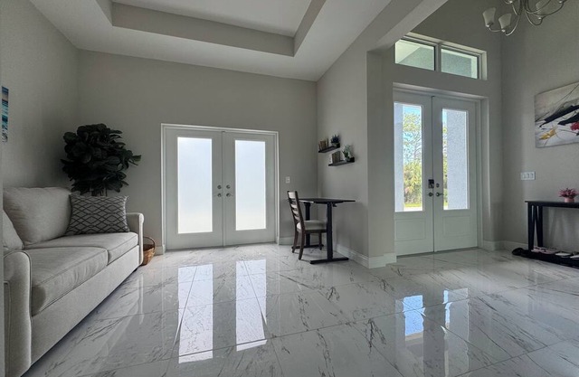 Waterfront Canal House - Port Charlotte with AC and Pool