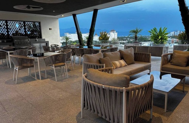 Luxury 2 bedroom apartment with roof and swimming pool