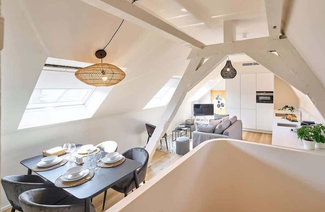 *New* Grand Place/Place du Grand Sablon (1BR)