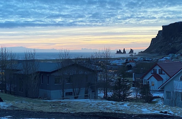 Panorama Vík - Charming 2-bedroom apartment in Vík with stunning views.