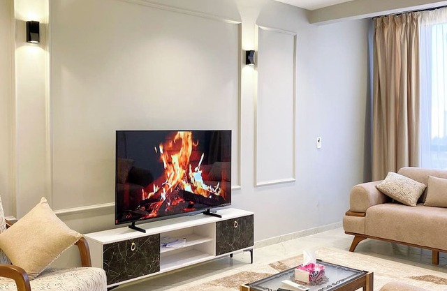 3BRs Luxurious Qasr Elneil Apart