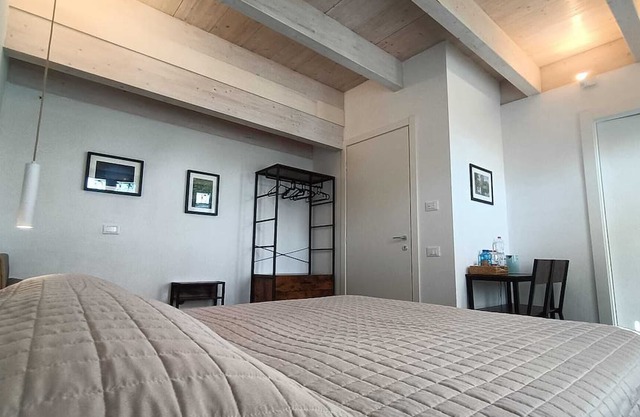 B&B Borgo Tre Case rooms with breakfast, free Wi-Fi and parking