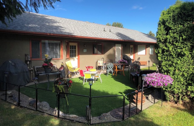 Enjoy your Winter in a one Bedroom Condo in Holiday Park Resort, Kelowna BC!