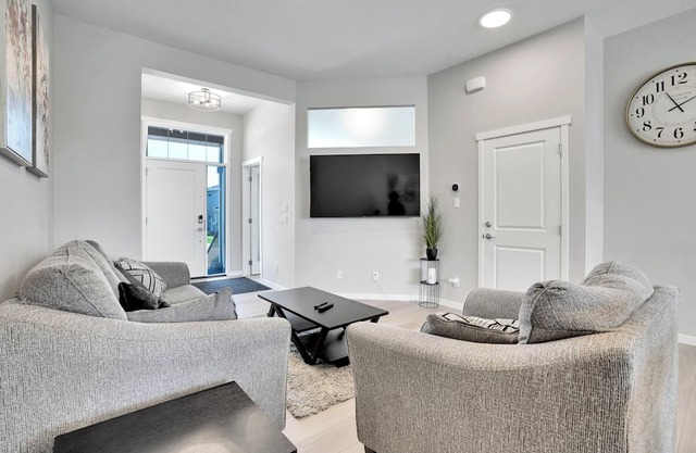 New Stylish 6BR/8BD/4.5BT/Ac/Remote Work/Games/Lake Access