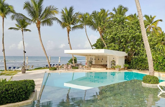 Beachfront FL21 With Aquarella Tub