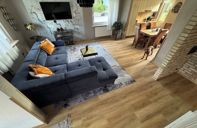 Top modern townhouse in mint condition with garden+barbecue+garage safe and quiet