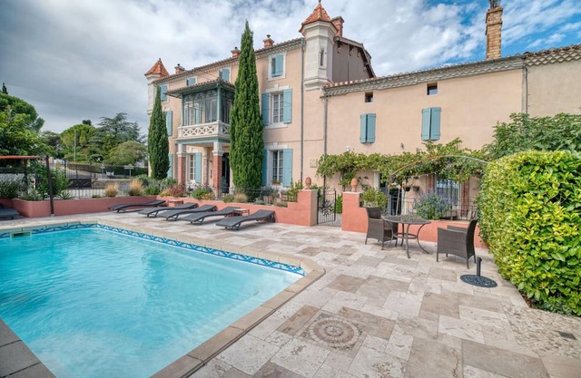 Holiday Home 'Château' with Mountain View, Balcony and Wi-Fi