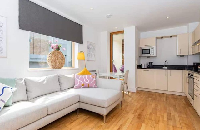 Pass the Keys | Oxford Castle - City Centre Apartment + Balcony