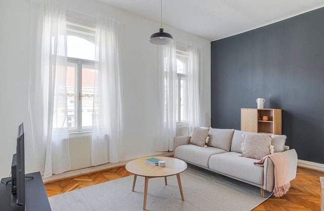 Blueground | Mariahilf, washer/dryer, nr Naschmarkt