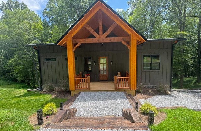 Rocky Creek Retreat - Private home with river access
