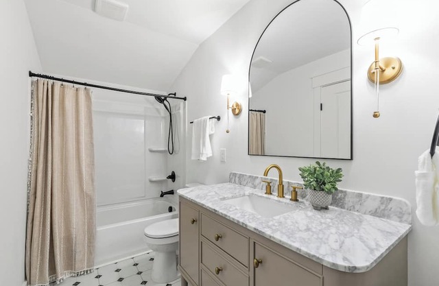 Elegant Retreat for 12 in Louisburg