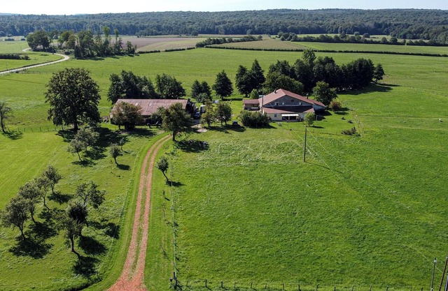 Spacious cozy and pet friendly Gîte (6pers with 3 bdrms/2 baths/3 toilets).