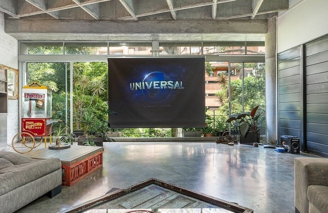 Unique Location, Artistic Spacious Loft Poblado