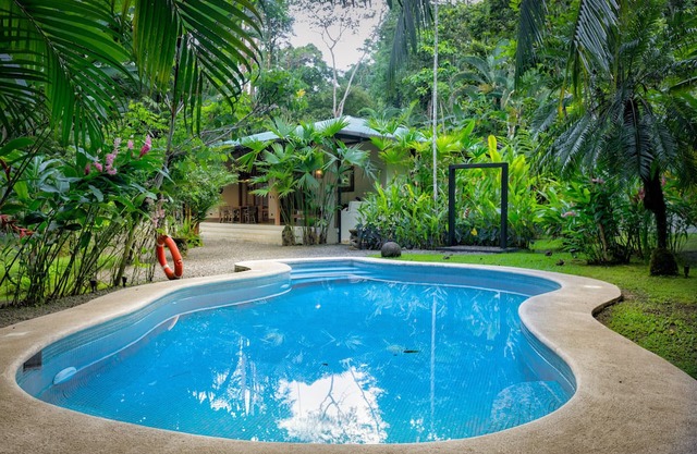 Casa Xcanan private pool & lush gardens
