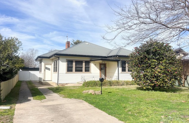14 Rhoda Avenue, Wagga Wagga