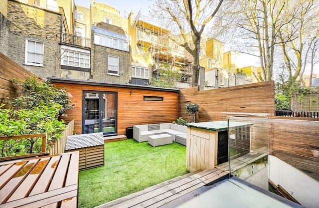 Barkstone Gardens - Three Bedroom Villa, Sleeps 6