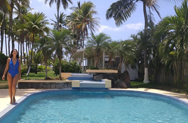 Jane's Beach Resort Bungalow 7, Boutique Hotel