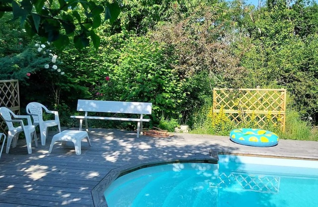 Homerez - 3 Bedroom Villa in Saint-Cirgues-de-Malbert with Pool