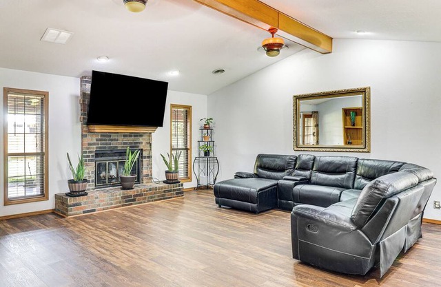 3 Mi to Downtown Roswell: Home w/Patio + Yard
