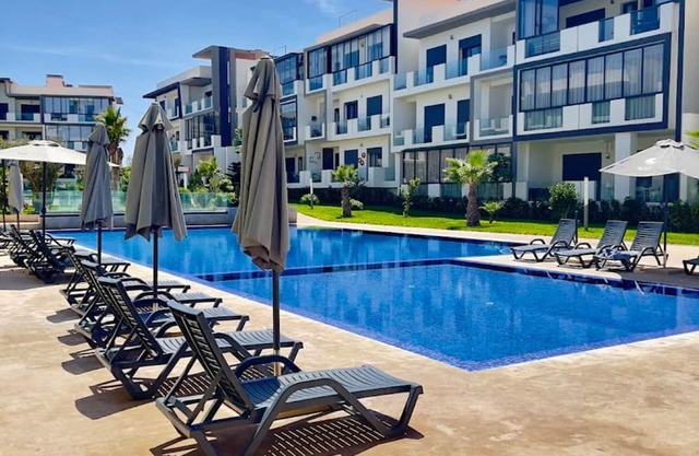 Elegant apartment with pool view