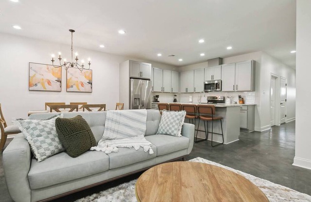 Luxury 3BR – Near LNG & NOLA