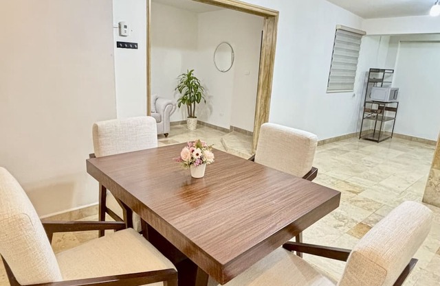 Beautiful house 3 beds 1 bath super located! - We invoice