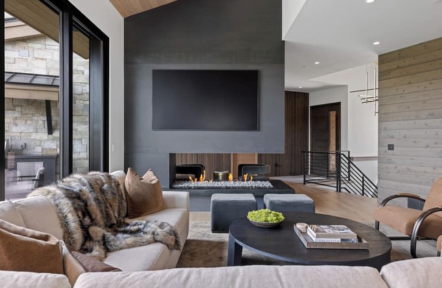 New Empire Pass 7BR Deer Valley Luxury Home - Theatre, Hot Tub, Fitness & Views