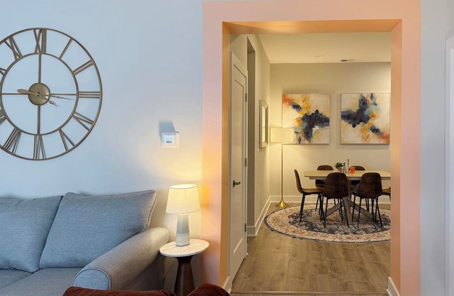 1500 ft² Space/2 Bedroom 1.5 Bathrooms Apt/5 Beds/SLEEPS 10