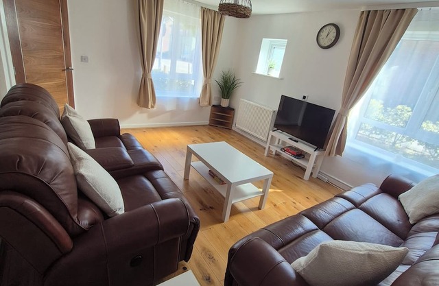 Stylish 3-Bedroom House in Kingston Upon Hull – Perfect for Families & Groups