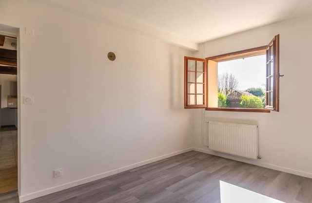 Country house - large garden/terrace. Pets allowed