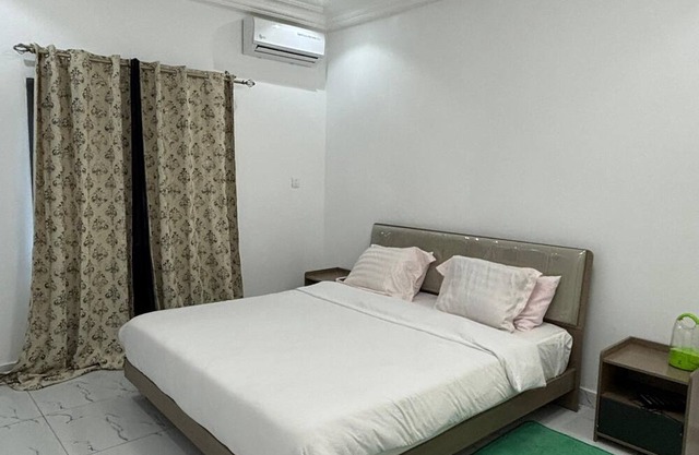 Lovely 2-bedroom apartment in kotu near the fire service with AC