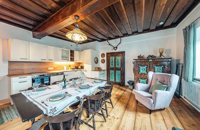 Sieglgut: Strauss Suite | Kitchen | Parking